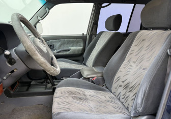 Подержанный автомобиль Toyota Land Cruiser Prado 2002 года (10 фото)