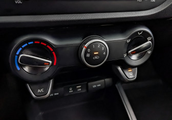 Подержанный автомобиль Kia Rio Sedan 2020 года (21 фото)