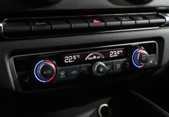 Подержанный автомобиль Audi A3 Hatchback 2016 года (17 фото)