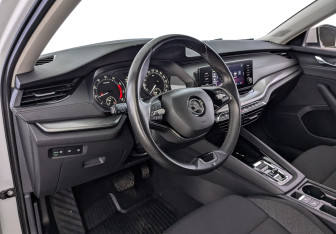 Подержанный автомобиль Skoda Octavia Liftback 2022 года (15 фото)