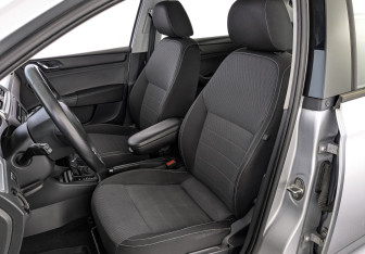 Подержанный автомобиль Skoda Rapid Liftback 2015 года (20 фото)