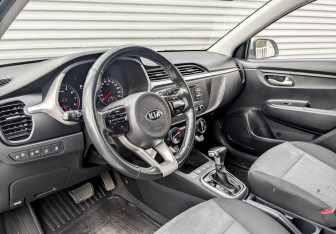 Подержанный автомобиль Kia Rio Hatchback 2021 года (16 фото)