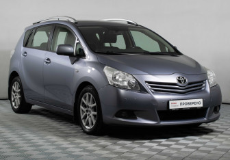 Подержанный автомобиль Toyota Verso 2012 года (3 фото)