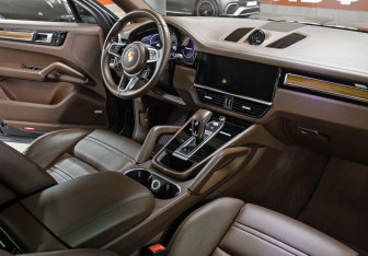Подержанный автомобиль Porsche Cayenne 2019 года (12 фото)