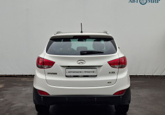 Подержанный автомобиль Hyundai ix35 2012 года (6 фото)