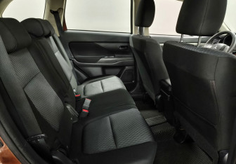 Подержанный автомобиль Mitsubishi Outlander 2012 года (12 фото)