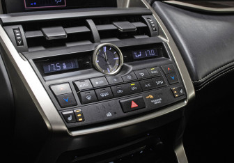 Подержанный автомобиль Lexus NX 2015 года (19 фото)