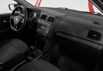Подержанный автомобиль Volkswagen Polo Sedan 2015 года (9 фото)