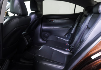Подержанный автомобиль Lexus ES 2015 года (11 фото)