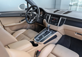 Подержанный автомобиль Porsche Macan 2018 года (9 фото)