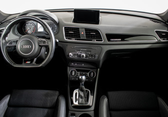 Подержанный автомобиль Audi Q3 2018 года (11 фото)