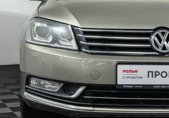 Подержанный автомобиль Volkswagen Passat Sedan 2012 года (17 фото)
