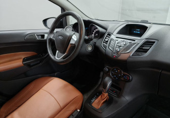 Подержанный автомобиль Ford Fiesta Hatchback 2016 года (9 фото)
