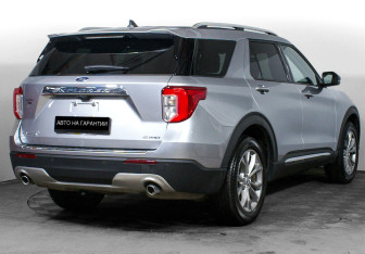 Подержанный автомобиль Ford Explorer 2021 года (3 фото)