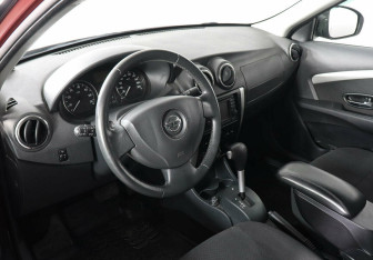 Подержанный автомобиль Nissan Almera Sedan 2013 года (6 фото)