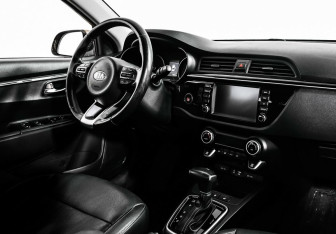 Подержанный автомобиль Kia Rio Sedan 2018 года (8 фото)