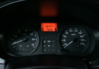 Подержанный автомобиль Renault Logan Sedan 2007 года (13 фото)