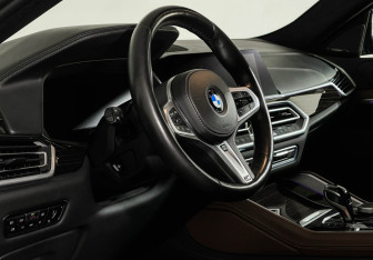 Подержанный автомобиль BMW X6 2020 года (11 фото)