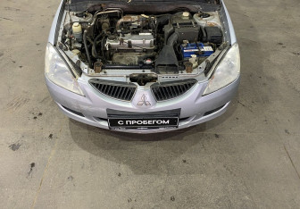 Подержанный автомобиль Mitsubishi Lancer Sedan 2003 года (14 фото)