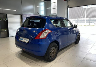 Подержанный автомобиль Suzuki Swift Hatchback 2011 года (4 фото)