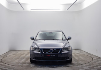 Подержанный автомобиль Volvo S40 2011 года (2 фото)