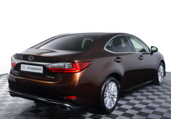 Подержанный автомобиль Lexus ES 2015 года (5 фото)