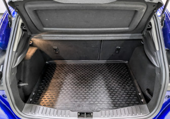 Подержанный автомобиль Ford Focus Hatchback 2017 года (10 фото)