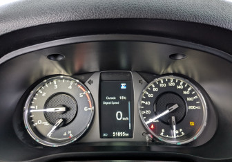 Подержанный автомобиль Toyota Hilux 2022 года (18 фото)