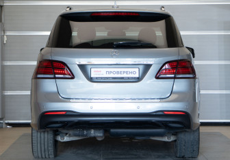Подержанный автомобиль Mercedes-Benz GLE 2016 года (5 фото)