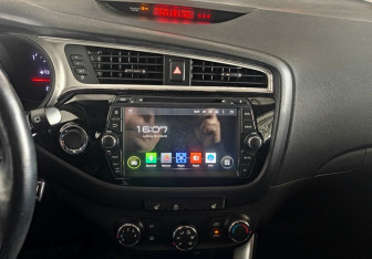 Подержанный автомобиль Kia Ceed Hatchback 2016 года (14 фото)