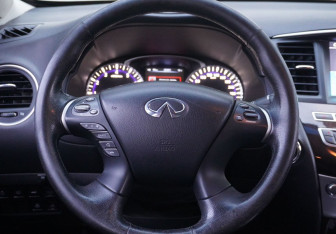 Подержанный автомобиль Infiniti JX 2013 года (15 фото)