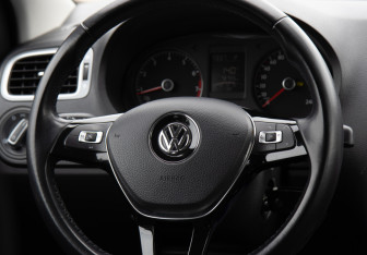 Подержанный автомобиль Volkswagen Polo Sedan 2017 года (13 фото)