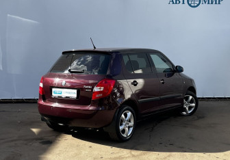 Подержанный автомобиль Skoda Fabia Hatchback 2012 года (5 фото)