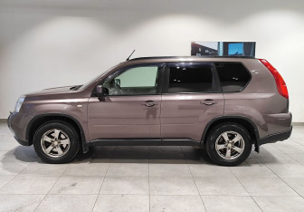 Подержанный автомобиль Nissan X-Trail 2008 года (8 фото)