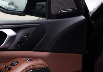Подержанный автомобиль BMW X5 2020 года (12 фото)