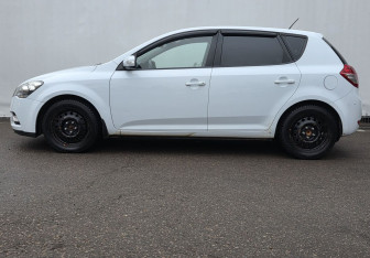 Подержанный автомобиль Kia Ceed Hatchback 2011 года (8 фото)