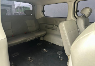 Подержанный автомобиль Hyundai Grand Starex 2011 года (14 фото)
