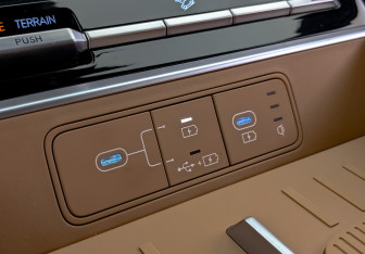 Подержанный автомобиль Hyundai Santa Fe 2024 года (27 фото)