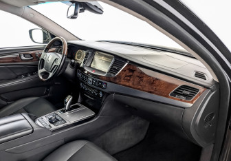 Подержанный автомобиль Hyundai Equus 2015 года (11 фото)