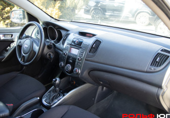 Подержанный автомобиль Kia Cerato Sedan 2011 года (7 фото)