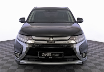 Подержанный автомобиль Mitsubishi Outlander 2017 года (2 фото)