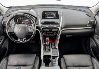 Подержанный автомобиль Mitsubishi Eclipse Cross 2018 года (14 фото)