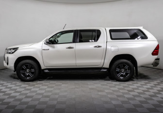 Подержанный автомобиль Toyota Hilux 2021 года (8 фото)