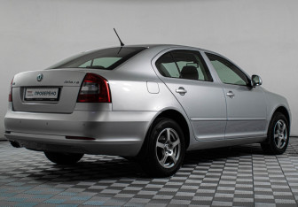Подержанный автомобиль Skoda Octavia Liftback 2012 года (5 фото)