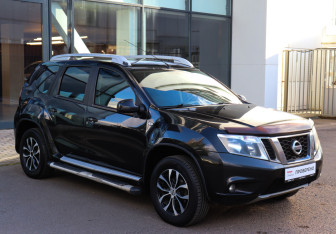 Подержанный автомобиль Nissan Terrano 2016 года (3 фото)