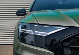 Подержанный автомобиль Audi Q8 2021 года (17 фото)