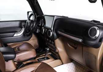 Подержанный автомобиль Jeep Wrangler 2016 года (10 фото)