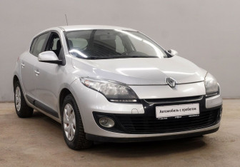 Подержанный автомобиль Renault Megane Hatchback 2012 года (3 фото)