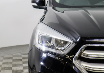 Подержанный автомобиль Ford Kuga 2019 года (5 фото)