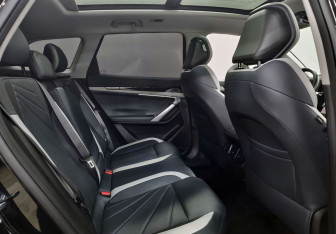 Подержанный автомобиль Geely Atlas 2024 года (14 фото)